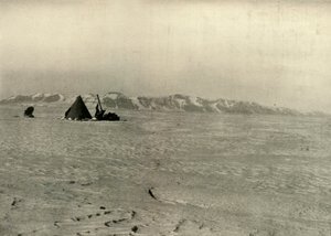 Queen Alexandra Range fotografert på vei ned breen, c1908, 1909 av Unbekannt