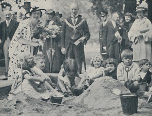 Dronningen åpner en lekeplass for barn, 1936, 1937. av Unbekannt