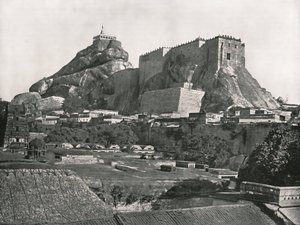 The Rock sett fra nord, Trichinopoly, India, 1895. av Unbekannt