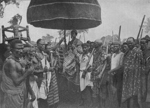 Den undertrykte kongen av Akim fortsatte sin statsstol, 1902 av Unbekannt