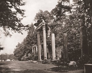 Augustus-tempelet ved Virginia Water, Surrey, 1894. av Unbekannt
