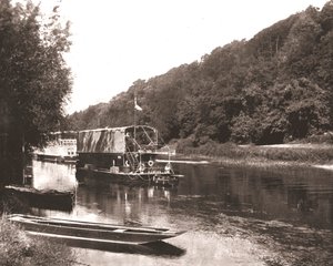 Themsen under Cliveden Wood, Berkshire, 1894. av Unbekannt