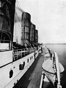 Båtdekket til Lusitania, som viser livbåter, 1915 av Unbekannt
