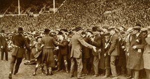 Den første FA-cupfinalen avholdes på det nye Wembley Stadium i London, 28. april 1923, 1935. av Unbekannt