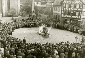 Møblene og rituelle gjenstander fra synagogen i Mosbach på torget 10. november av Unbekannt