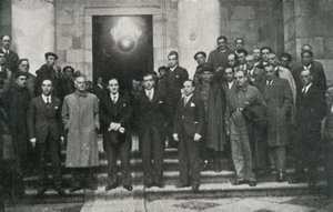Lederen for den baskiske regjeringen (eller lehendakari) Jose Antonio Aguirre og medlemmer av regjeringen, Barcelona. Jubert Figueras Private Foundation. av Unbekannt