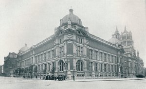 Det nye Victoria and Albert Museum åpnet 26. juni 1909, c1909 av Unbekannt