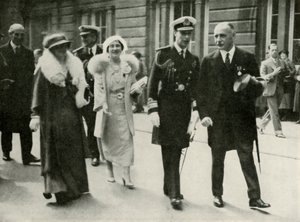 Deres majesteter i Edinburgh under jubileumsfeiringen av kong George V 1935, 1937. av Unbekannt