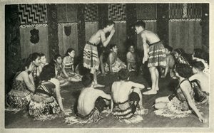 Disse maoribarna ved Native School, Whakarewarewa, spiller et håndspill, c1948. av Unbekannt