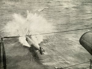 Torpedo Entering the Water, 1919. av Unbekannt