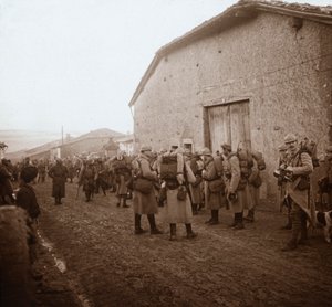 Tropper med sekker på ryggen, Somme, Nord-Frankrike, c1914-c1918 av Unbekannt