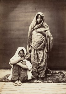 To indiske kvinner, en sittende, 1860-tallet. av Unbekannt