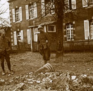 Ueksplodert 380-skall, Verdun, Nord-Frankrike, c1914-c1918 av Unbekannt