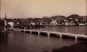 Uten tittel Bro med by i avstand, 1800-tallet. av Unbekannt