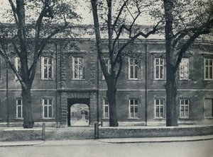 Øvre skole, ser gjennom skolegården, 1926 av Unbekannt