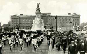 Victoria Memorial, Buckingham Palace and Guards, London, 1930-tallet. av Unbekannt