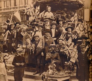 Seiersfeiring under Eros, Piccadilly, London, 1918, 1938 av Unbekannt