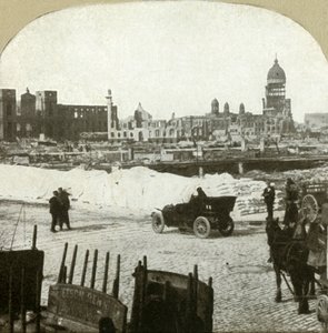 Utsikt fra Moulder School distribusjonsstasjon, som viser tonnevis med mel på fortauet, 1906. av Unbekannt