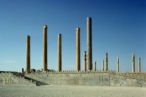 Utsikt over Apadana (publikumssal) søyler og østtrapp, Achaemenian periode, 5. århundre f.Kr. (bilde) av Unbekannt