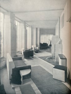 Utsikt over solrommet i dagslys, som viser de tre vinduene og søylene, 1930 av Unbekannt