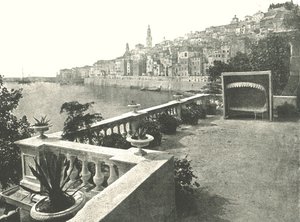 Utsikt over byen fra bukten, Menton, Frankrike, 1895. av Unbekannt
