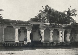 Lobbyen til et hinduistisk tempel, Ceylon, 1926 av Unbekannt