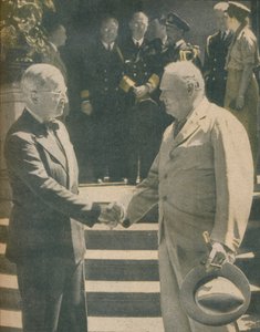 Varmt håndtrykk mellom premier og president, 1945 av Unbekannt