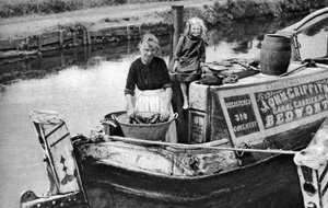 Vaskedag på kanalbåten, 1926-1927 av Unbekannt
