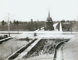 Washington Terrace vest fra Union Boulevard. Første bolig under bygging utover portene av Unbekannt