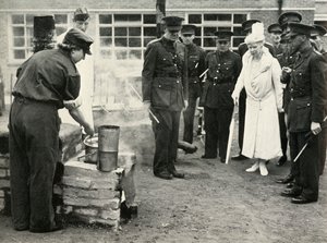 Ser på A.T.S. jenter på jobb...Army School of Cookery at Aldershot, c1941, 1951. av Unbekannt