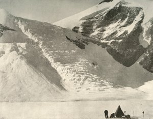Western Partys leir 28. desember under en hengende isbre ved katedralklippene, 1909 av Unbekannt