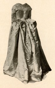 Hvit sateng brudekjole båret av fru St. Clair i Philadelphia, 1760, 1937. av Unbekannt