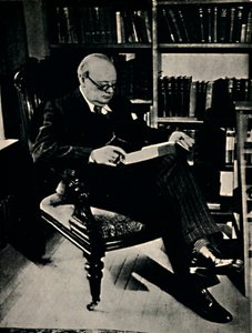 Winston Spencer Churchill i biblioteket hans, 1945. av Unbekannt