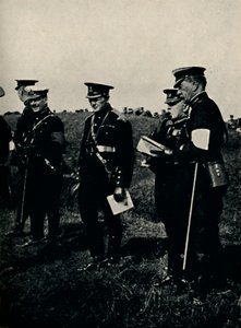 Med General French ved Army Maneuvres, 1912, 1945. av Unbekannt