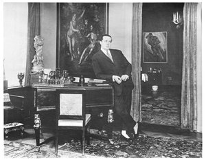 Wolfgang Gurlitt i studiet av galleriet hans ved Potsdamer Strasse, Berlin, ca. 1925. av Unbekannt
