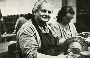 Kvinnelige flyvedlikeholds- og reparasjonsarbeidere, Sør-Wales, andre verdenskrig, c1939-c1944 1946. av Unbekannt
