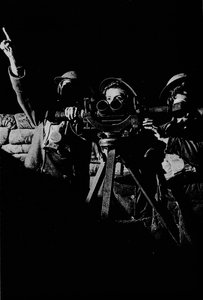 Kvinner på vakt på et luftvernbatteri, 1943 av Unbekannt