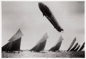 Zeppelin LZ11 Viktoria Luise på flukt under Kiel Regatta, Tyskland, 1912 1933 av Unbekannt