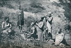 Zulu jentefrisør, 1912 av Unbekannt