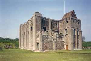 Utvendig utsikt over torget, Castle Rising, Norfolk, bygget ca. 1138 av Unbekannt Unbekannt