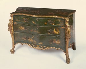 Grønnlakkert og pakkeforgylt serpentinkommode, i stil med Thomas Chippendale av Unbekannt Unbekannt
