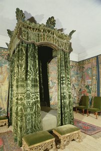 Interiør i Hardwick Hall, Derbyshire, som viser Green Bed-Chamber med originale møbler og oppheng fra 1500-tallet (H8044) av Unbekannt Unbekannt