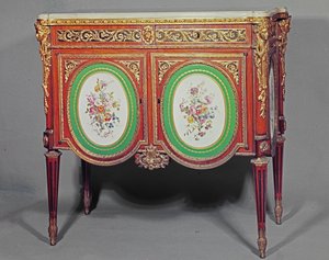 Louis XVI-skap, stemplet M.Carlin JME, dekorert med ormolu- og Sevres-plaketter, ca. 1774