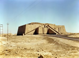 Nord-østlig fasade av ziggurat, ca. 2100 f.Kr. (bilde) av Unbekannt Unbekannt