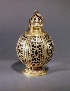 Pomander, dekorert med jaget rulleverk som omslutter svart emalje, sølvforgylt, sannsynligvis engelsk, ca. 1580