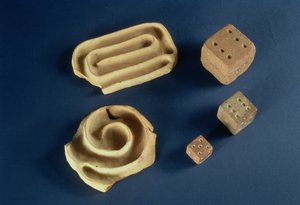 Sandsteinsterninger og terrakotta labyrintspill, Harappa, 2300-1750 f.Kr. av Unbekannt Unbekannt