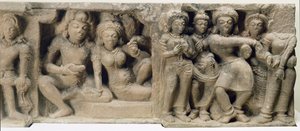 Steinutskjæring av elskere som nyter en danseforestilling, fra Dasavatara-tempelet, Deogarh, MP, 500-tallet