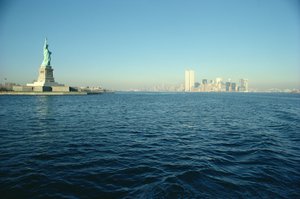 Utsikt over Frihetsgudinnen og den sørlige enden av Manhattan Island av Unbekannt Unbekannt
