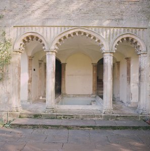 Utsikt over utsiden av Bath House, Corsham Court, Wiltshire av Unbekannt Unbekannt