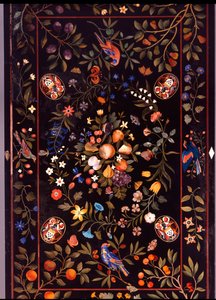 En florentinsk pietra dura bordplate innlagt med forskjellig marmor og lapis lazuli sentrert av en utstilling av frukt, ca. 1670 av Unbekannt